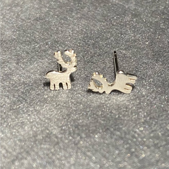 🆕Reindeer Stud Earrings, Christmas, Brand New! - Picture 1 of 2